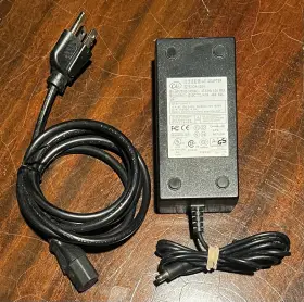 Ch-1204 Chi Original Power Supply Usa Seller 12vdc / 4.0a