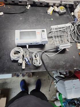 Covieden 73ce Welch Alllyn Connex Nibp Spo2 And Temp Spot Monitor Basket
