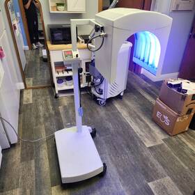 Dusa 4170-1 Pharmaceuticals Blu-u 2 3 Phototherapy Unit With Key