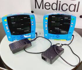 Ge 2038172-001-340033 Carescape V100 Dinamap Monitor With Power Supply Lot Of 2