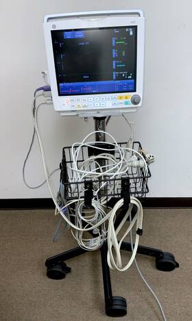 Ge 2600040-003 B40 Patient Icu Monitor Bp C02 Gas Module Sp02 Finger Sensor Tested