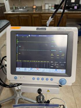 Midmark 8012-002 Veterinary Monitor Ecg Co2 Nibp Temp Spo2 Digital Printer