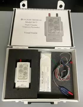 3077 St. Jude Medical Model Ssi Temporary Pulse Generator And Case