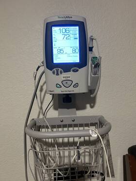 Welch Allyn 098456 Wellchallyn Spot Vital Signs Lxi Surebp Suretemp Therm Massimo Spo2 Wall Rack