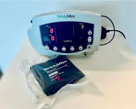 530to Welch Allyn Patient Monitor With Power Supply Temp And Pressure Excellent